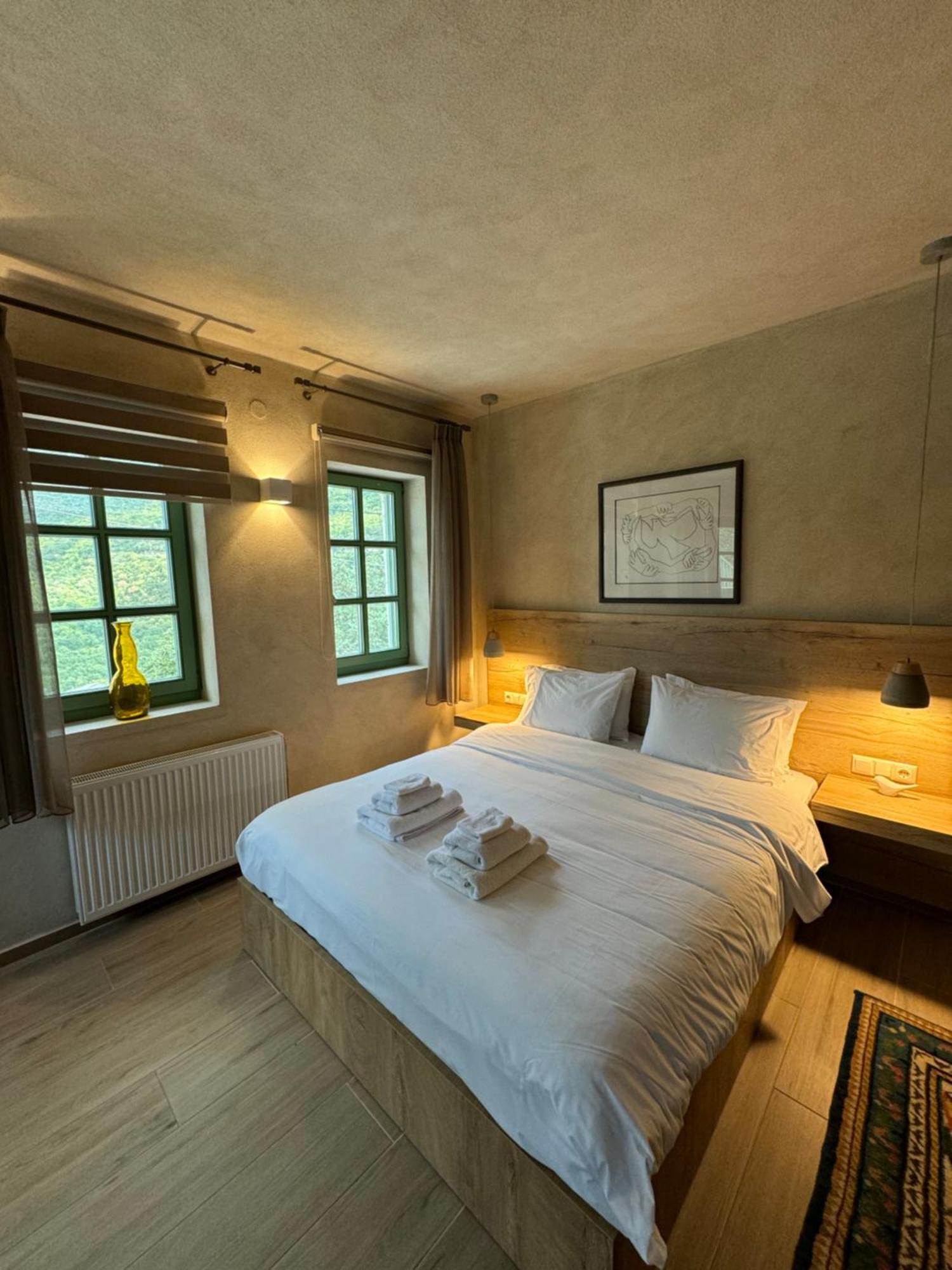 Aristi Boutique Stonehouse With Attic Lägenhet Exteriör bild