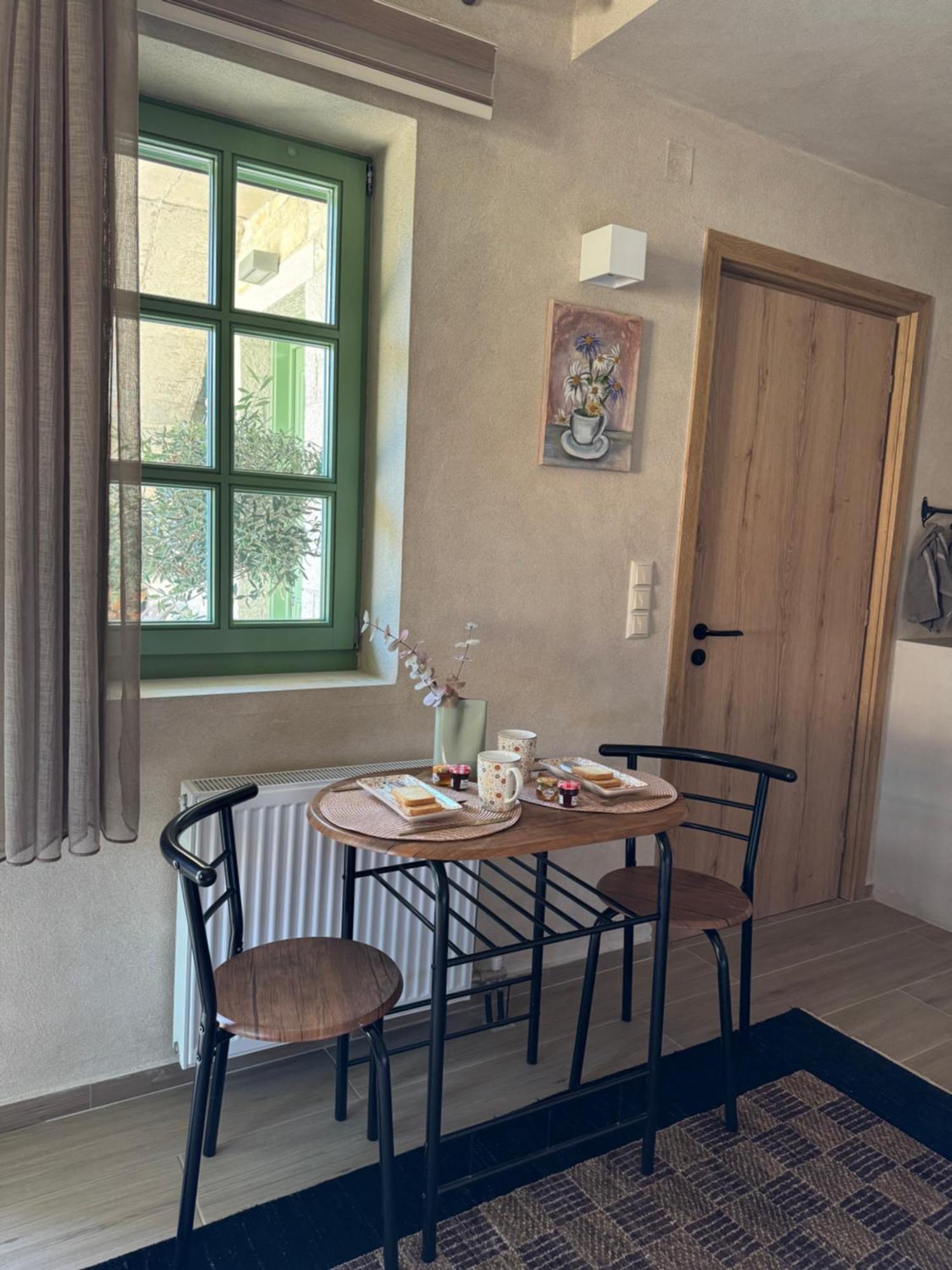 Aristi Boutique Stonehouse With Attic Lägenhet Exteriör bild